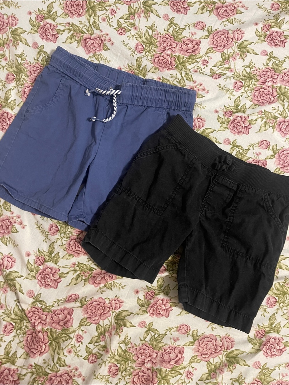 (🦖5 for $15) Boys Shorts size 6 Small